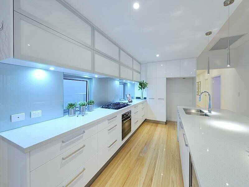 3272185-04.jpg (28396 byte)