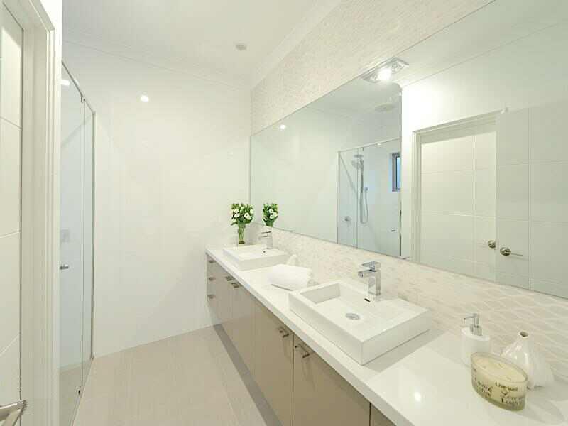 3272185-16.jpg (23126 byte)