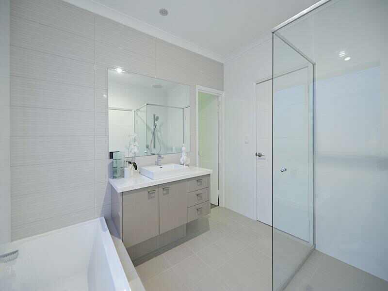 3272185-22.jpg (21867 byte)