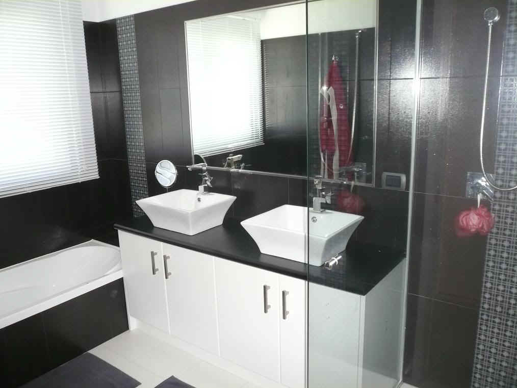 bath2.jpg (55393 byte)